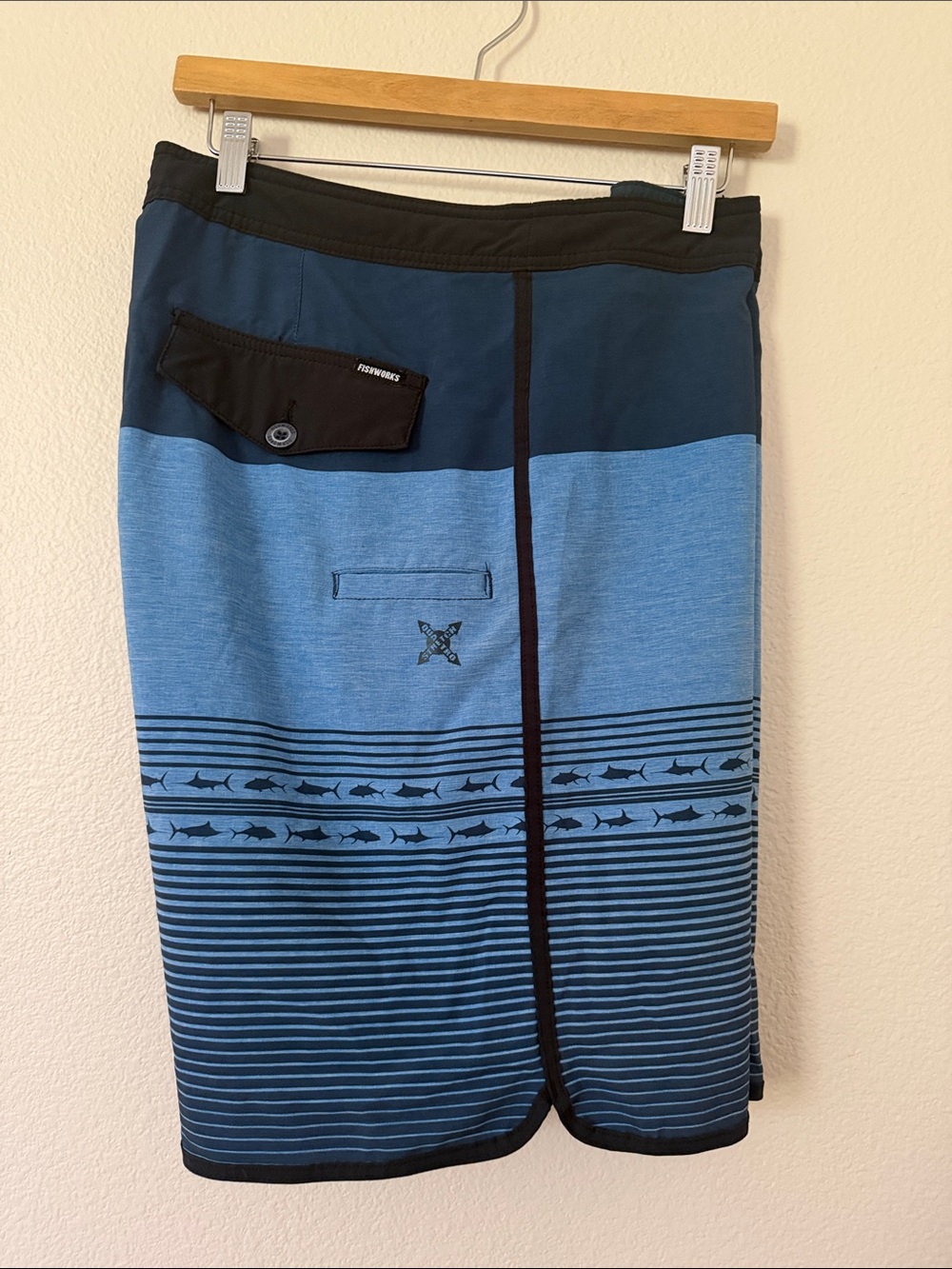 Fishworks Men's Two-Tone Blue Striped Board Shorts 36 - Picture 4 of 7